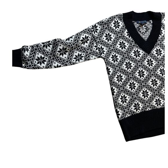 Brooks Brothers Wool Blend Black & White Snowflake V-Neck Sweater Size Small - Picture 7 of 9